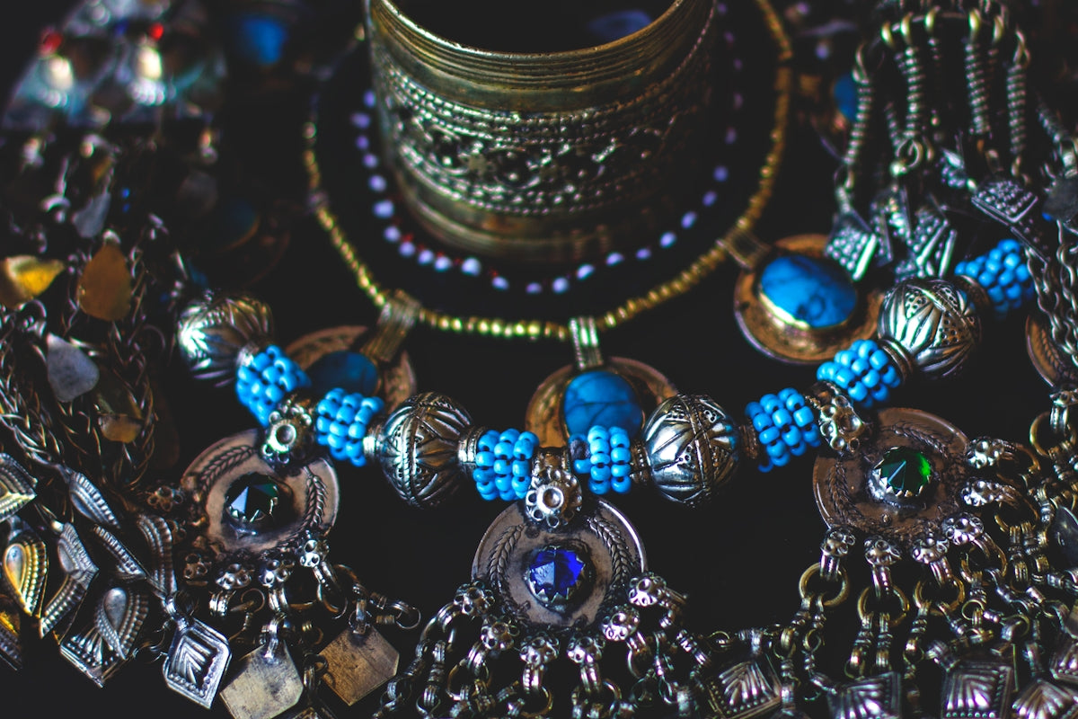 Top 10 Gold and Silver Jewelry Gifts for Every Anniversary - GetVelqo