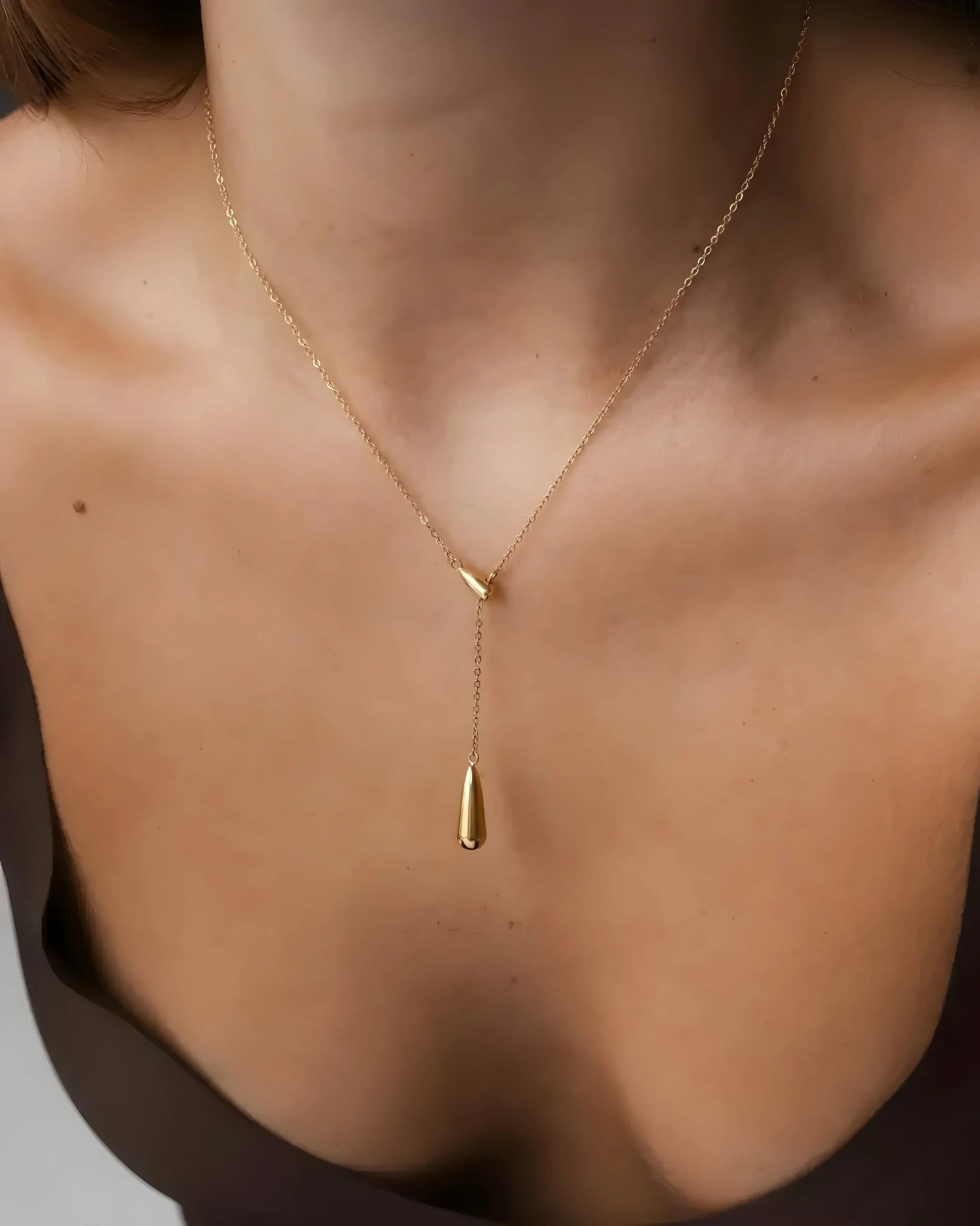 Gold teardrop lariat necklace, minimal style, everyday wear, high-quality material