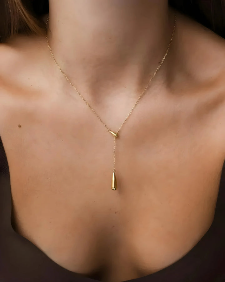 Gold teardrop lariat necklace, minimal style, everyday wear, high-quality material