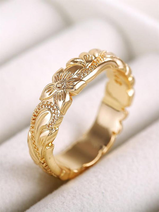 Exquisite Floral Engraved Ring