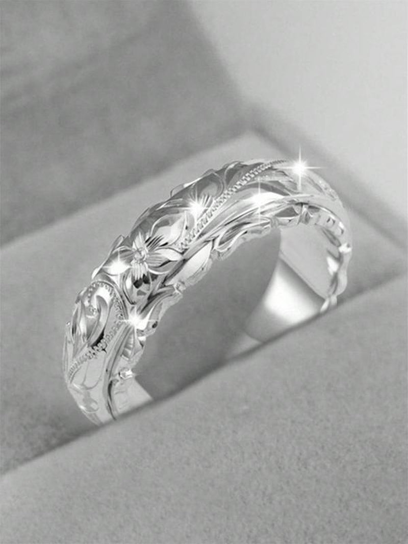 Exquisite Floral Engraved Ring