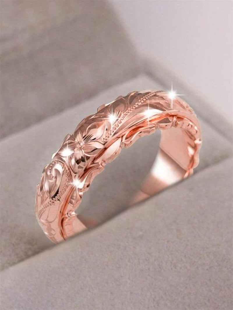 Exquisite Floral Engraved Ring