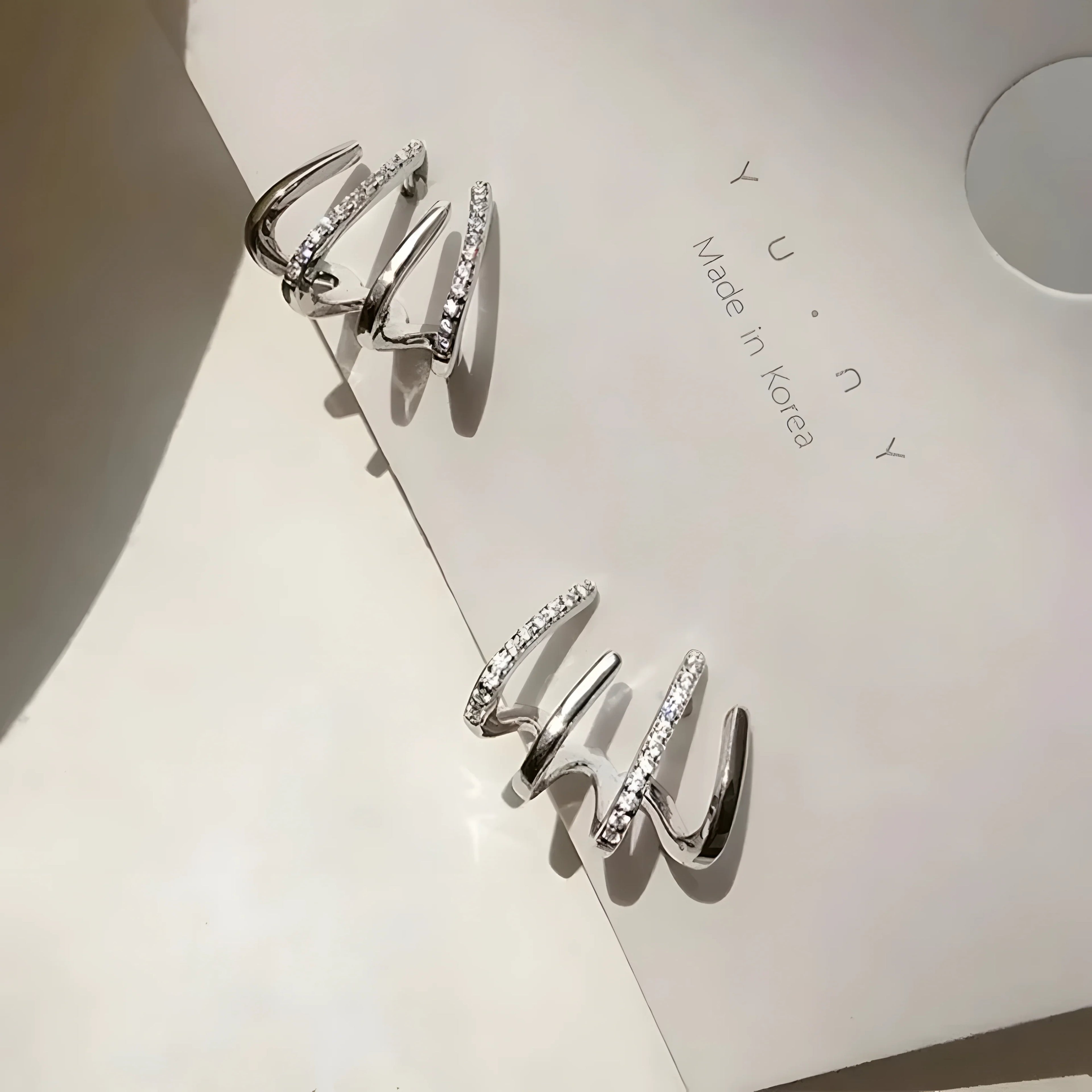 Four-Claw Stud Set silver earrings with cubic zirconia, minimalist spiral style, modern jewelry