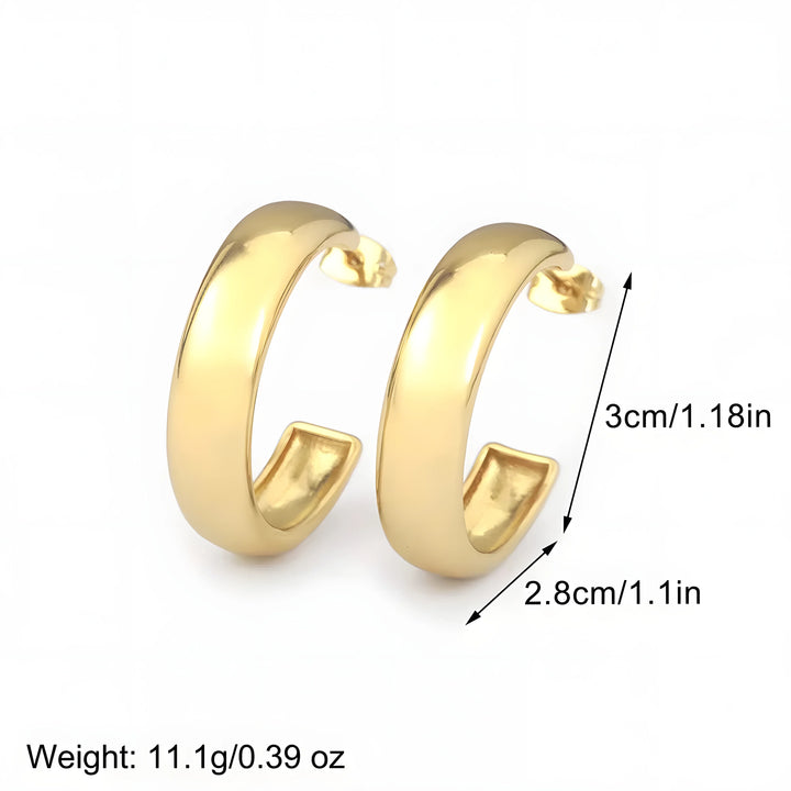 Minimal hoop earrings, gold color, metal, chunky style, measuring 3cm by 2.8cm.