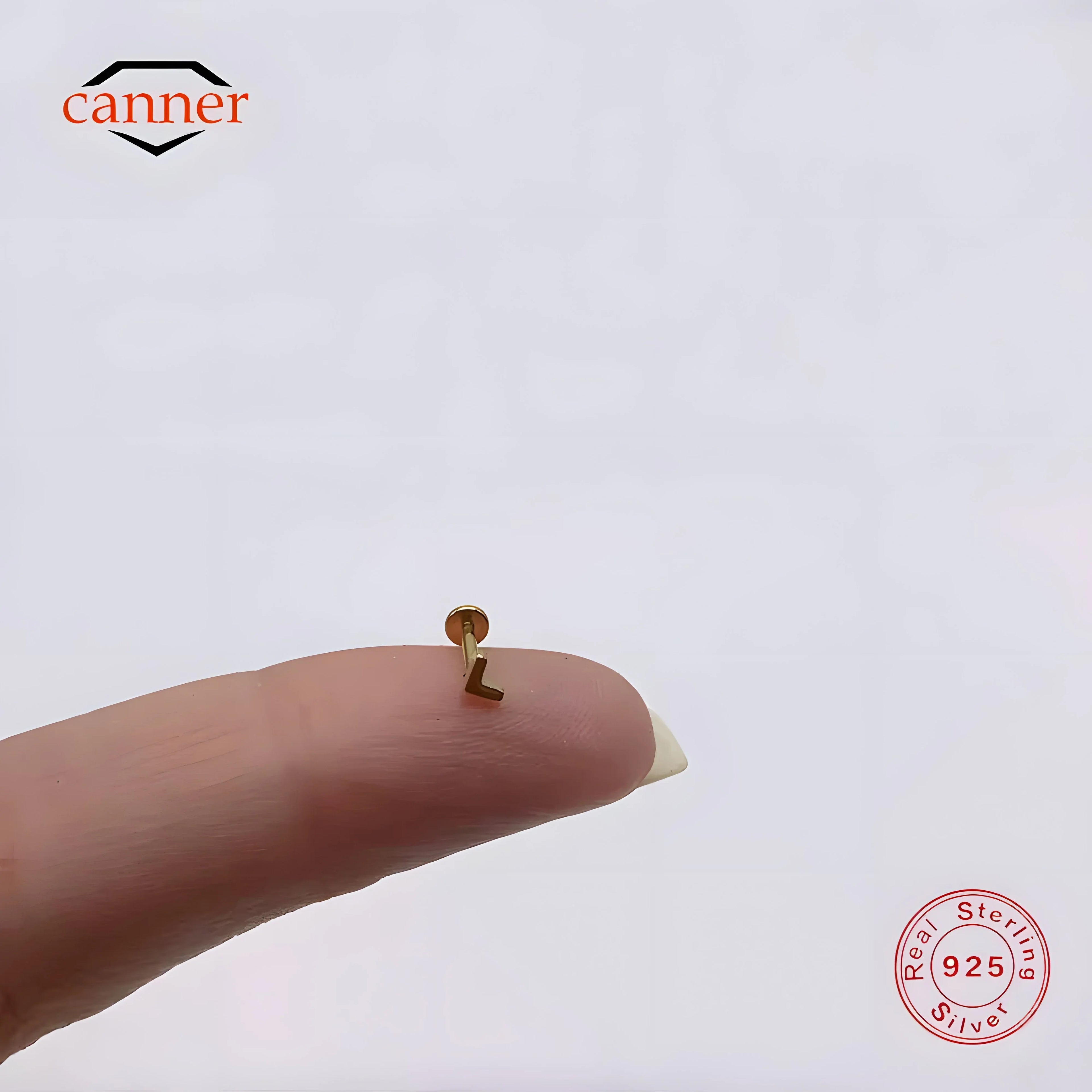Gold letter L stud earring, minimalist style, sterling silver material, small size on fingertip